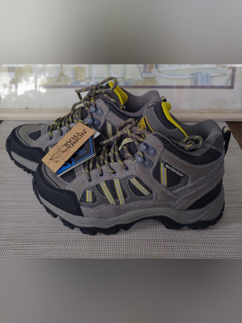 NWT Unisex Nord Trail "Mt. Hunter High" Grey Suede Waterproof Boots. Size 3M